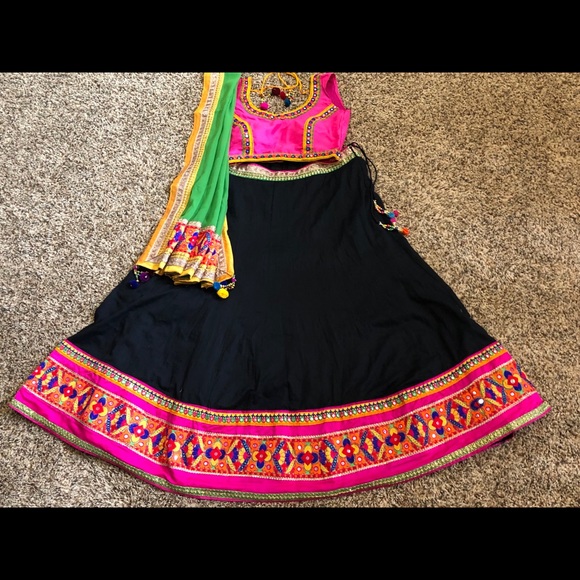 Navaratri Outfit Chaniya Choli Full Set - Picture 1 of 6